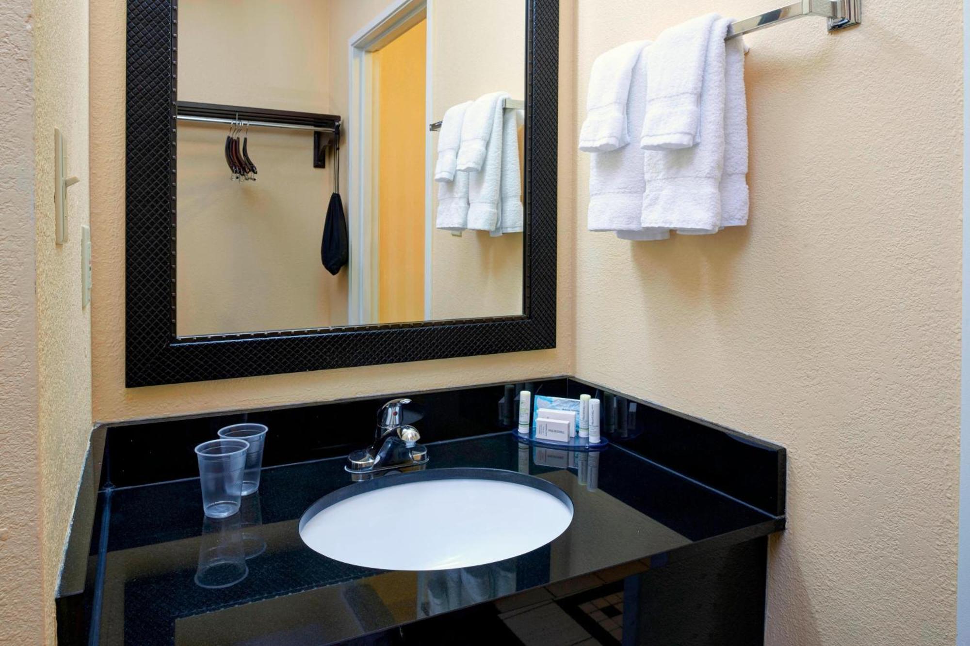 Fairfield Inn By Marriott Richmond New Paris Exterior foto