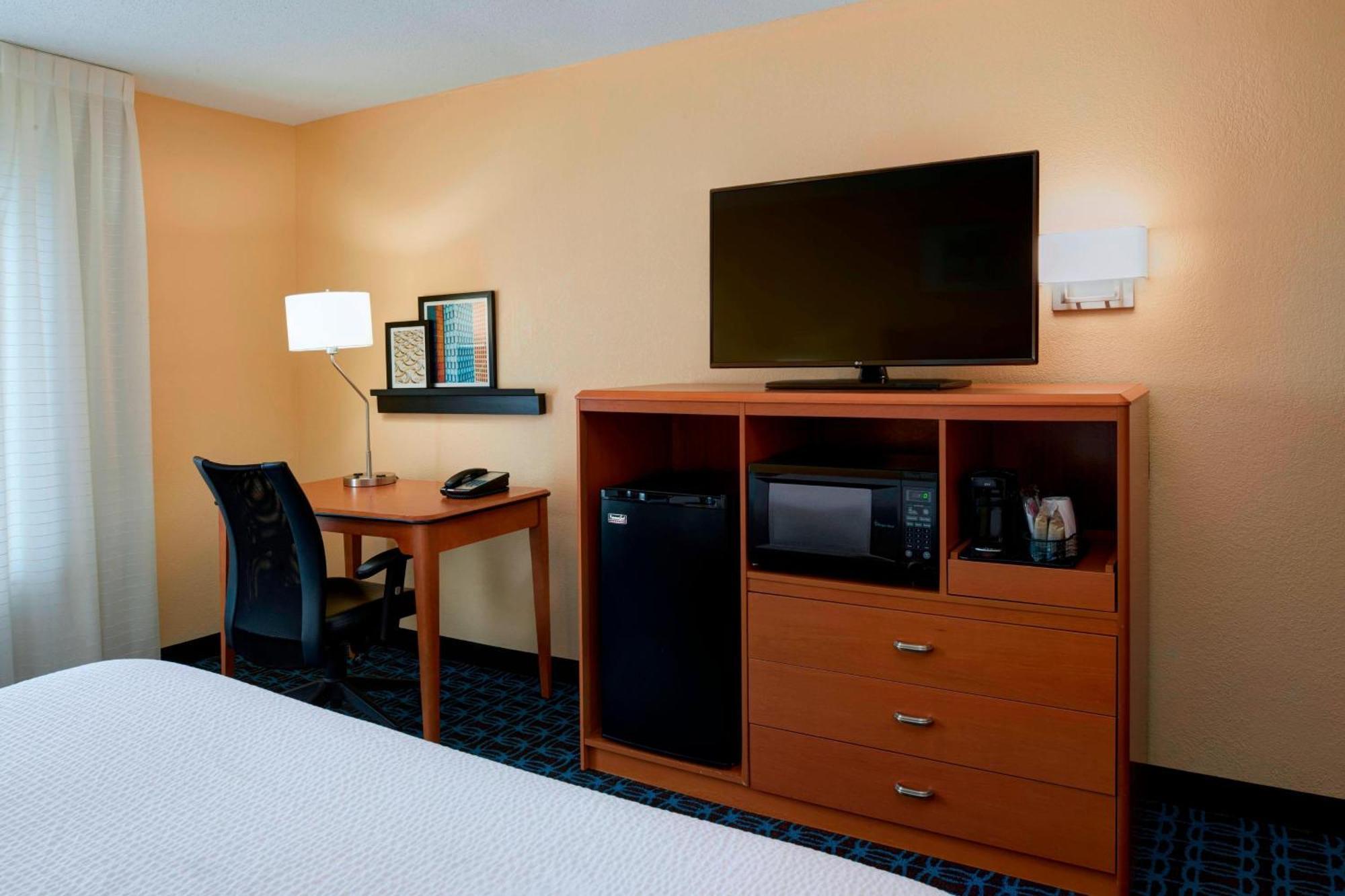 Fairfield Inn By Marriott Richmond New Paris Exterior foto